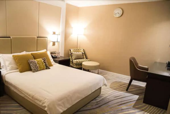 高級寢具、書桌、隔音、熨斗/熨衫板