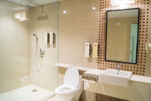 Free toiletries, bathrobes, towels - Ambassador Transit Hotel Terminal 2 (Singapore)