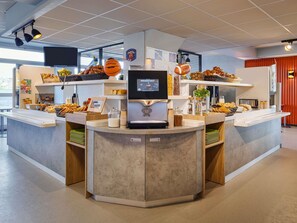 Daily buffet breakfast (EUR 9.90 per person)