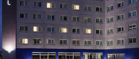 Façade de lâhĂ©bergement - soirĂ©e/nuit