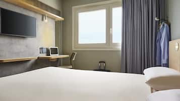 Room, 1 Double Bed | Desk, soundproofing, free WiFi, bed sheets