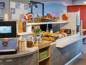 Daily buffet breakfast for a fee - ibis budget Paris Aubervilliers (Aubervilliers)
