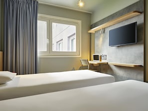 Chambre avec lits jumeaux, 2 lits une place | Bureau, chambres insonorisées, Wi-Fi gratuit, draps fournis