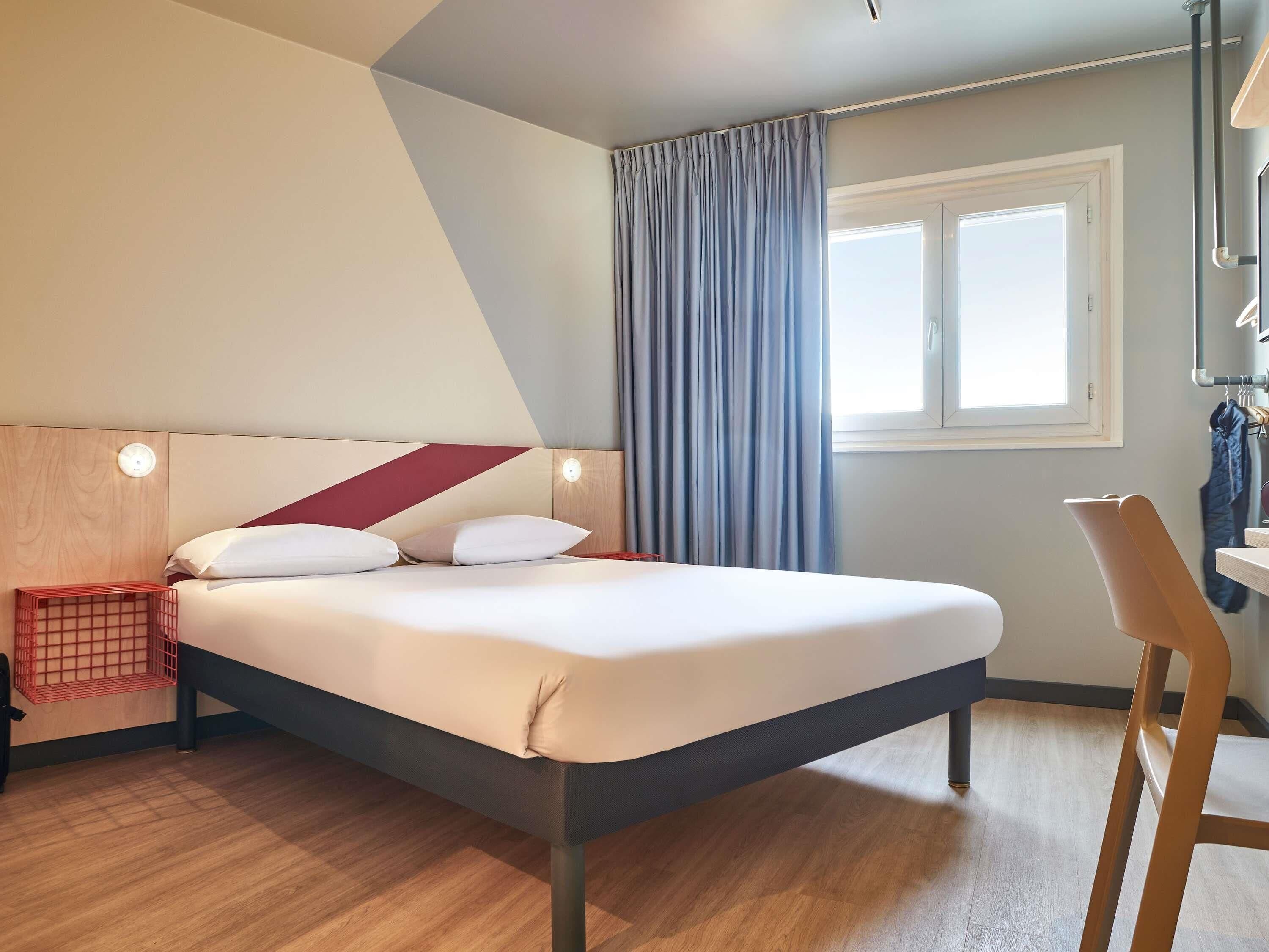 Habitación, 1 cama matrimonial | Escritorio, insonorización, wifi gratis y ropa de cama 