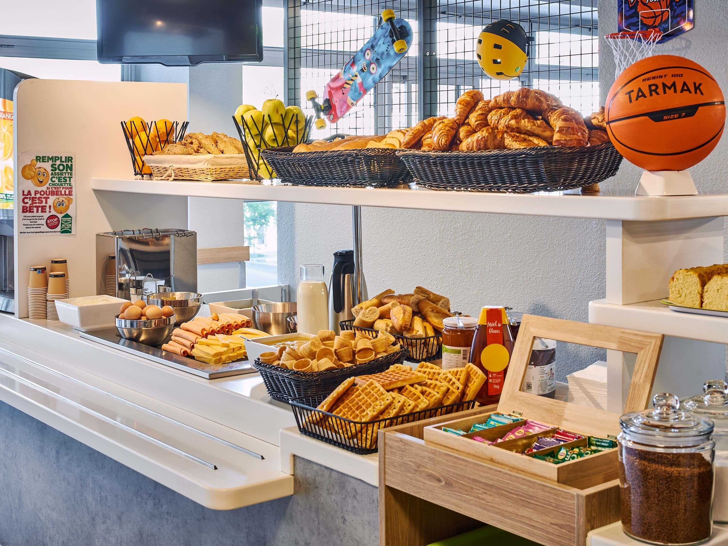 Petit déjeuner buffet servi tous les jours en supplément