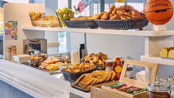 Petit déjeuner buffet servi tous les jours en supplément