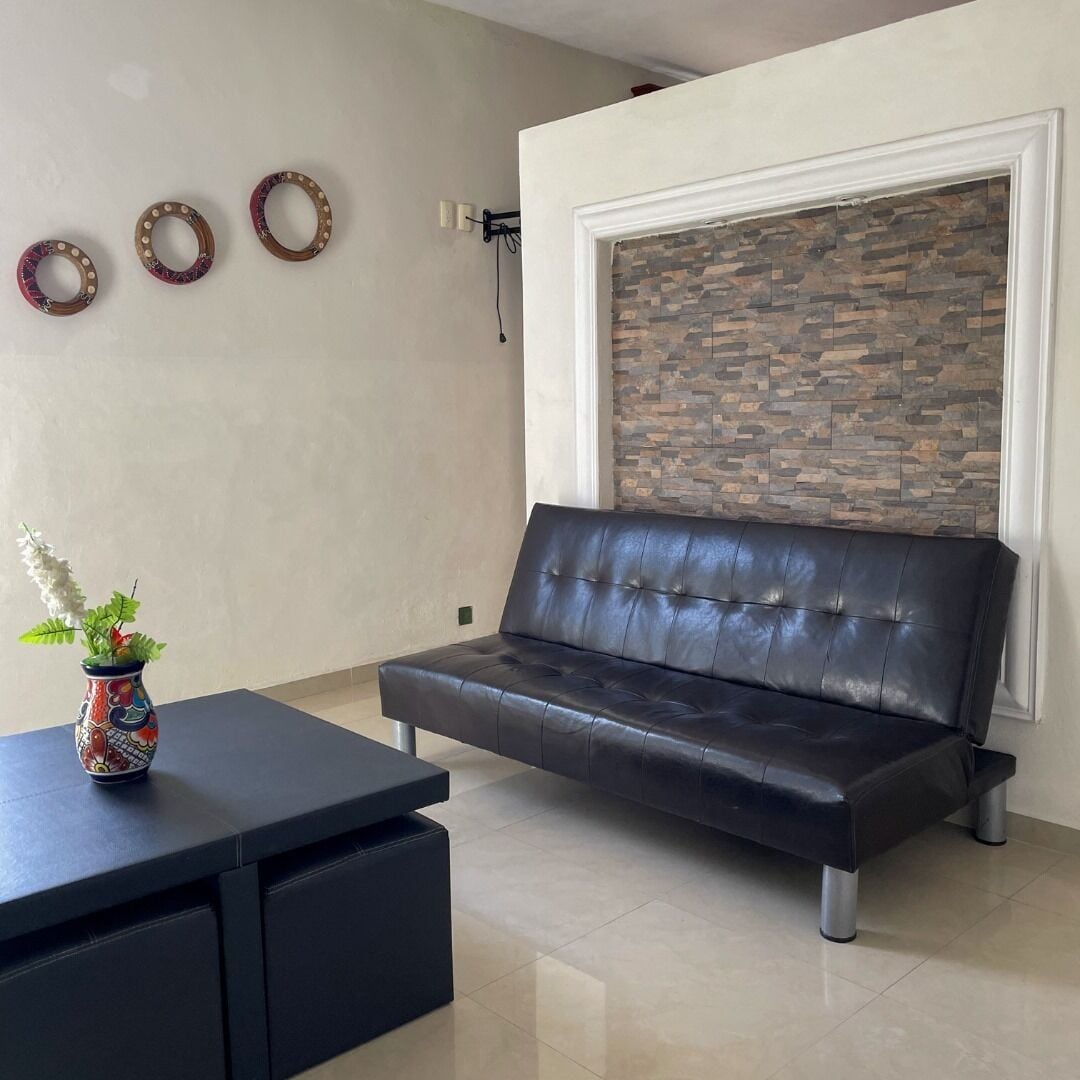 suite | living area | 32-inch flat-screen tv with cable channels, tv