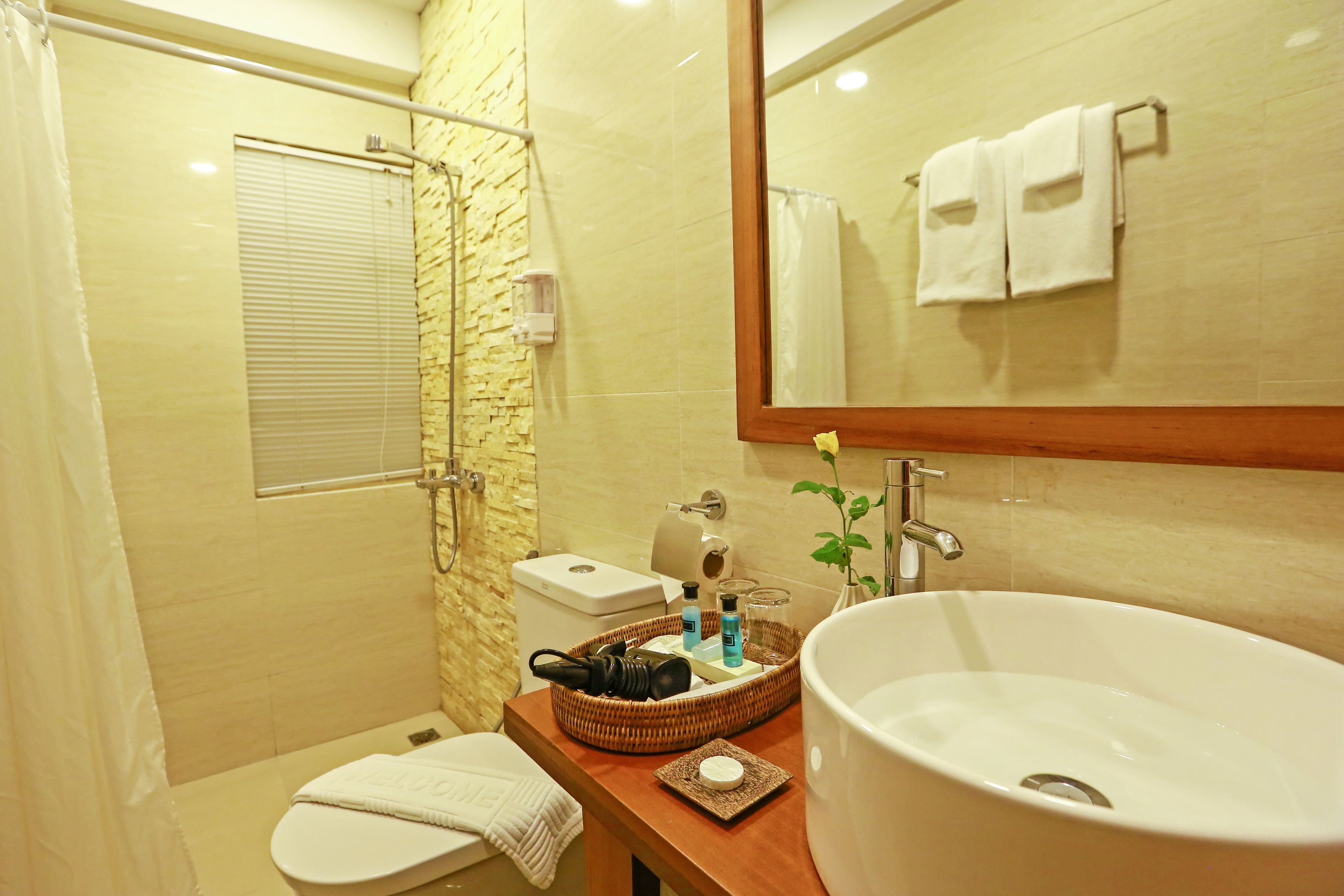 shower, free toiletries, hair dryer, slippers