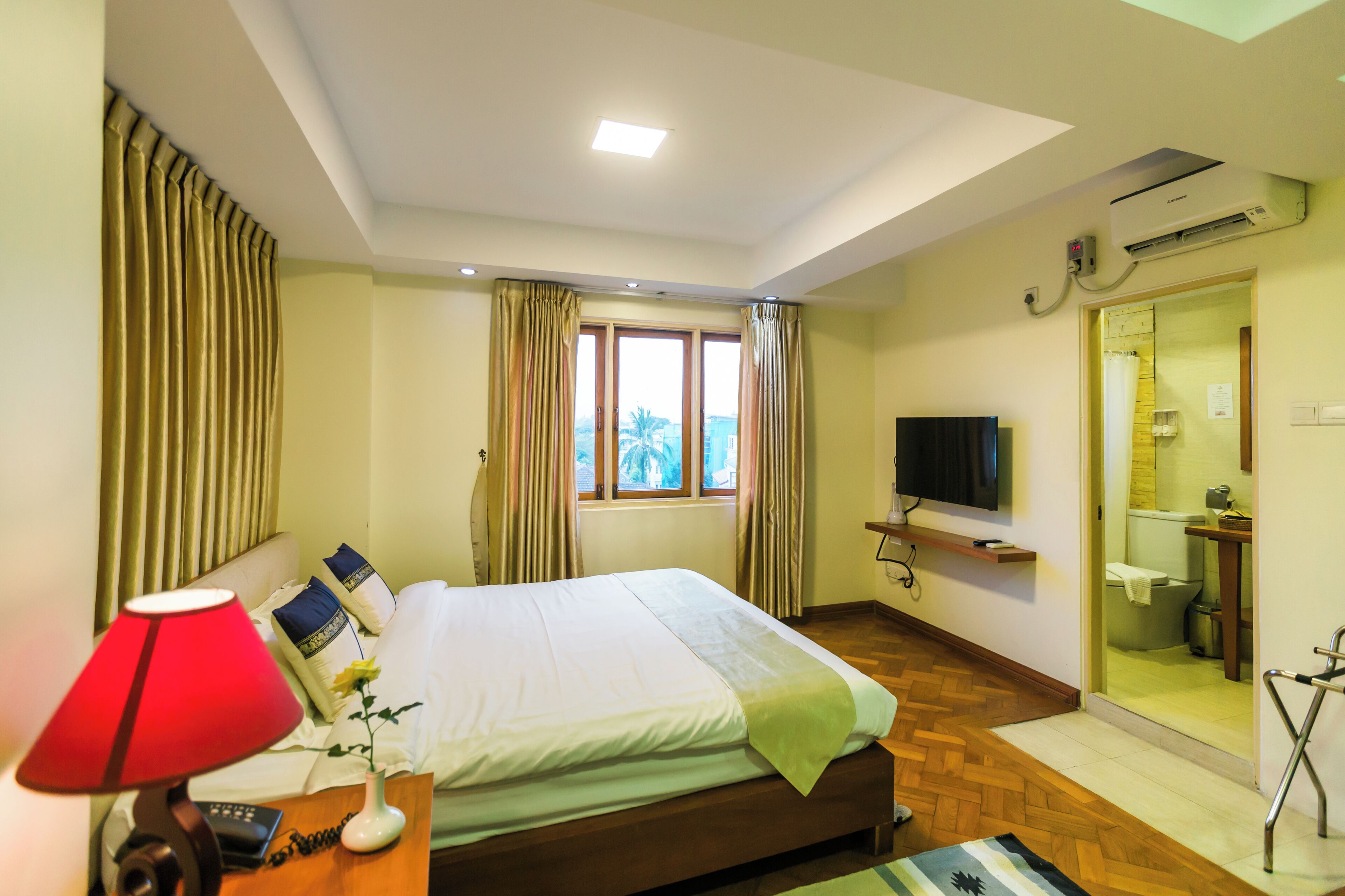 deluxe double room | 1 bedroom, in-room safe, desk, soundproofing