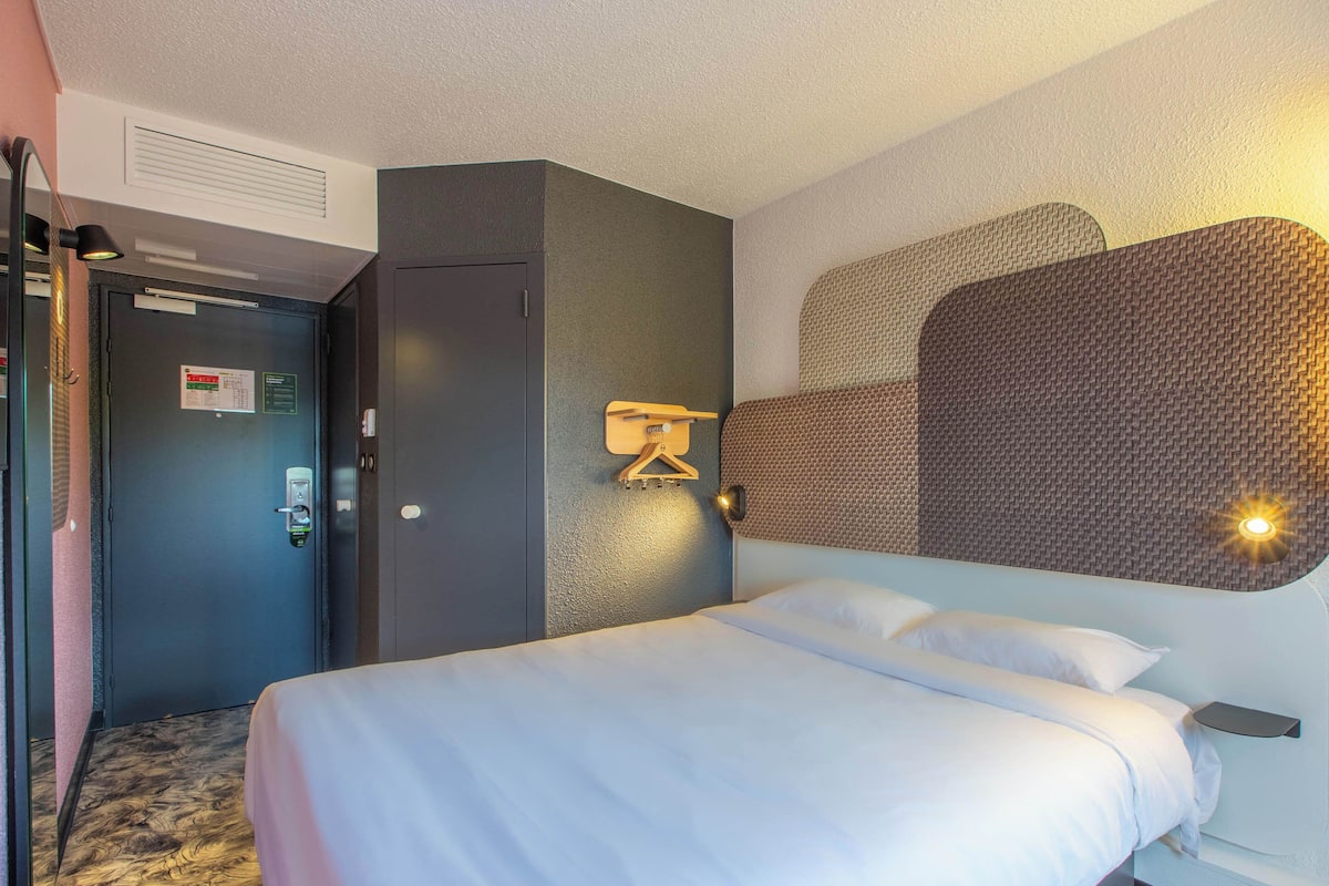 double room, non smoking | desk, soundproofing, iron/ironing board, free cots/infant beds