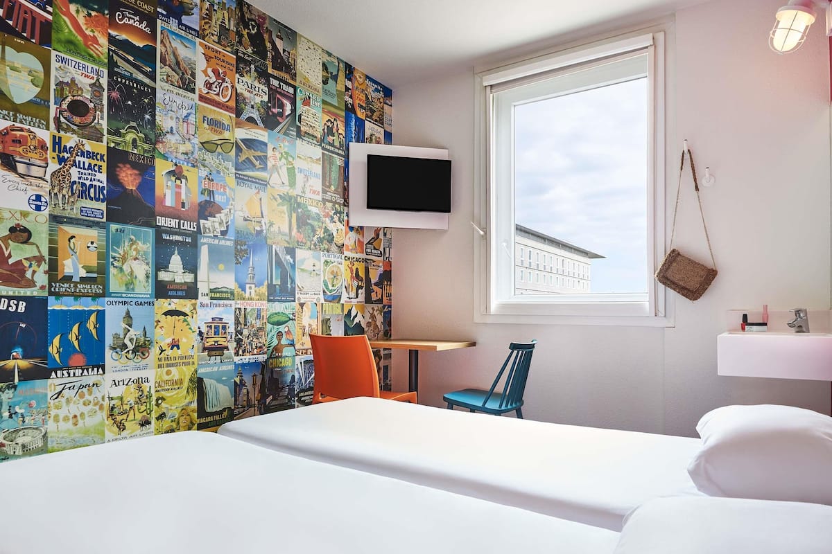 Room (Side-Car) | Blackout curtains, iron/ironing board, free WiFi, bed sheets