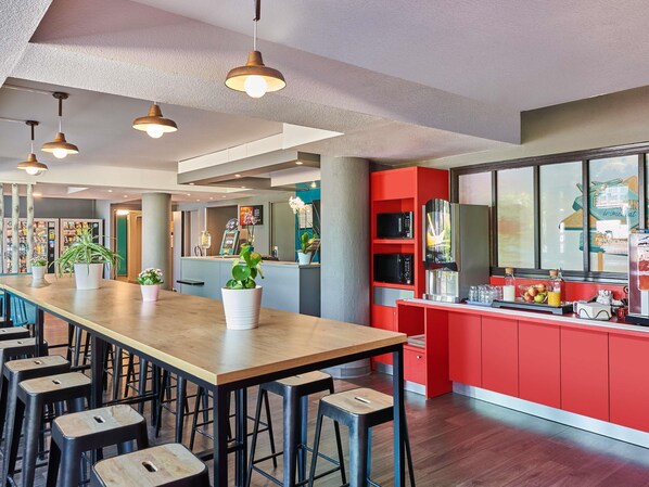 Dagelijks ontbijtbuffet (EUR 8.50 per persoon)