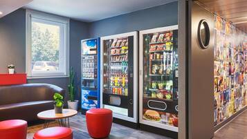 Se ofrece un desayuno bufé todos los días (8.50 EUR por persona)