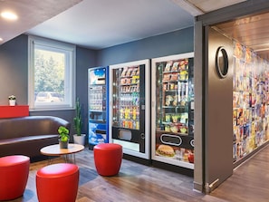 Frukostbuffé varje dag (EUR 8.50 per person)