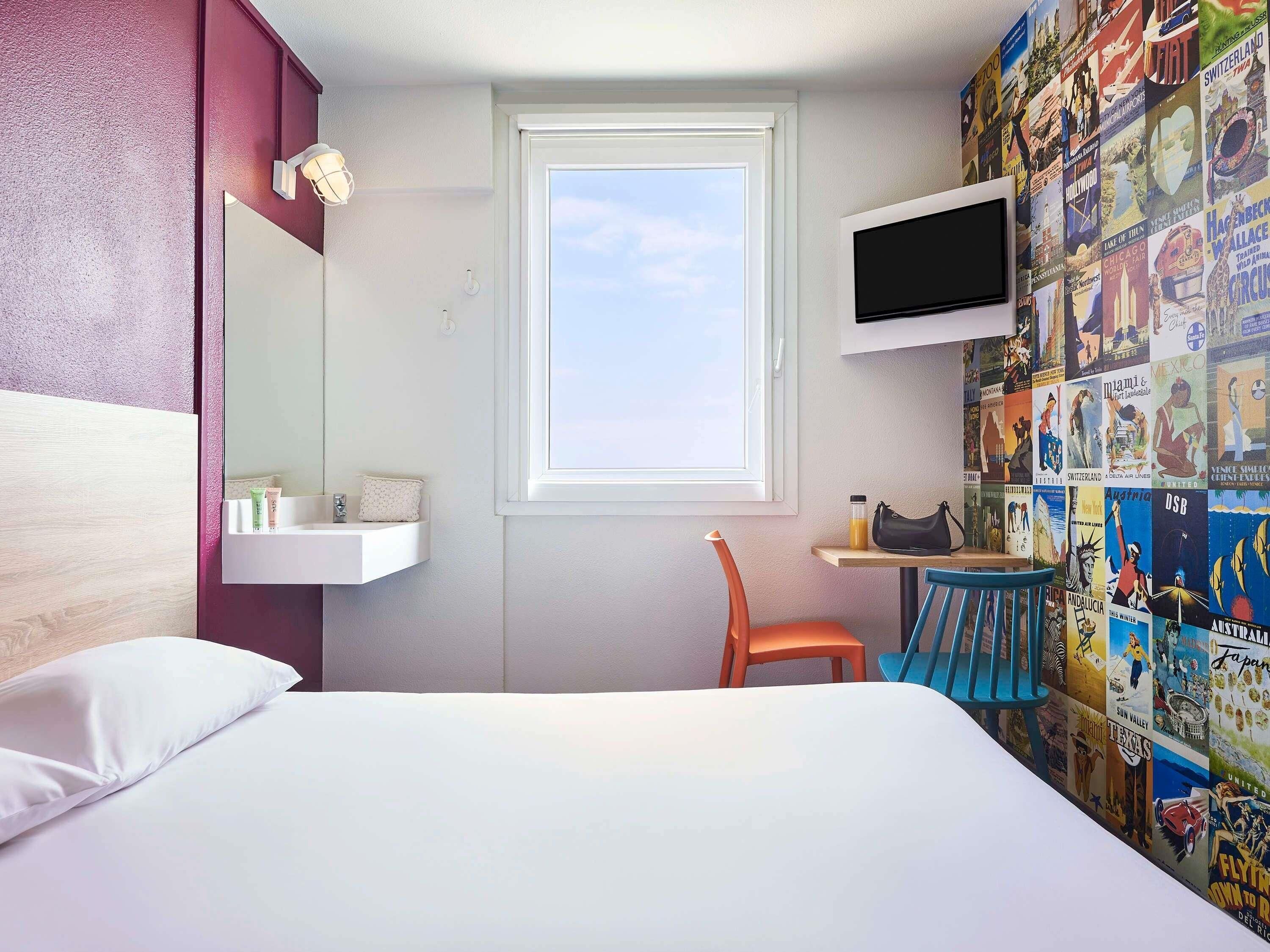 Room (Tandem) | Blackout curtains, soundproofing, iron/ironing board, travel cot