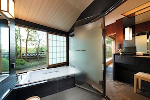 Chambre Premium, 2 lits une place, bain à remous | Salle de bain