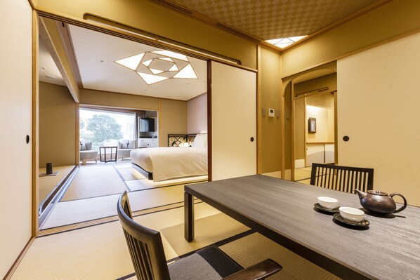 Down comforters, minibar, in-room safe, desk - Gajoen Tokyo (Tokyo)