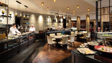Café da manhã com buffet todos os dias mediante uma taxa