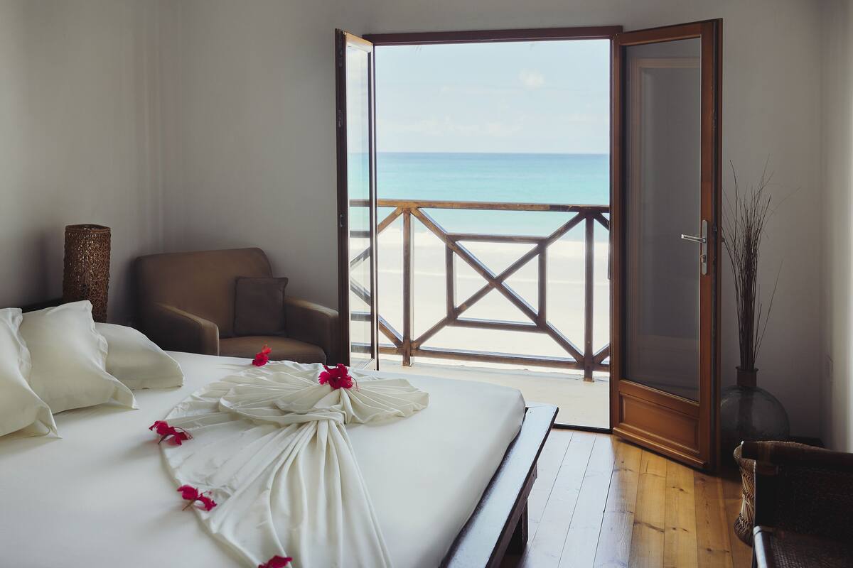 duplex, 2 bedrooms, beach view | 2 bedrooms, in-room safe, iron/ironing board, free wifi