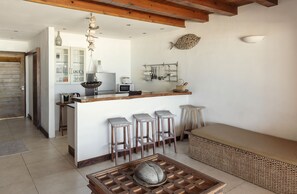 1-inch flat-screen TV with digital channels, TV - Clef des Iles (Mahé Island)