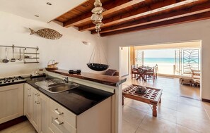 Μεζονέτα, 2 Υπνοδωμάτια, Θέα στην Παραλία | Ιδιωτική κουζίνα | Ψυγείο, φούρνος μικροκυμάτων, μαγειρικές εστίες, μηχανή εσπρέσο