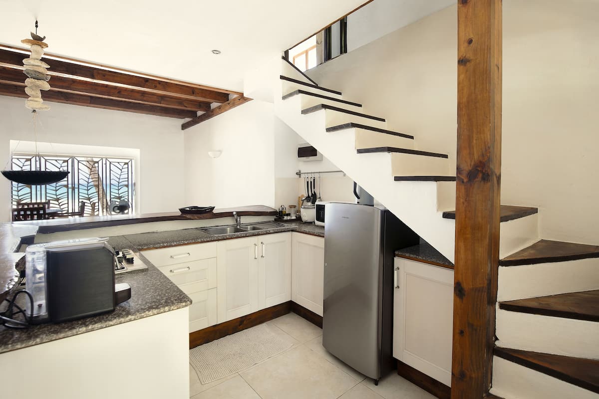 duplex, 2 bedrooms, beach view | private kitchen | fridge, microwave, stovetop, espresso maker