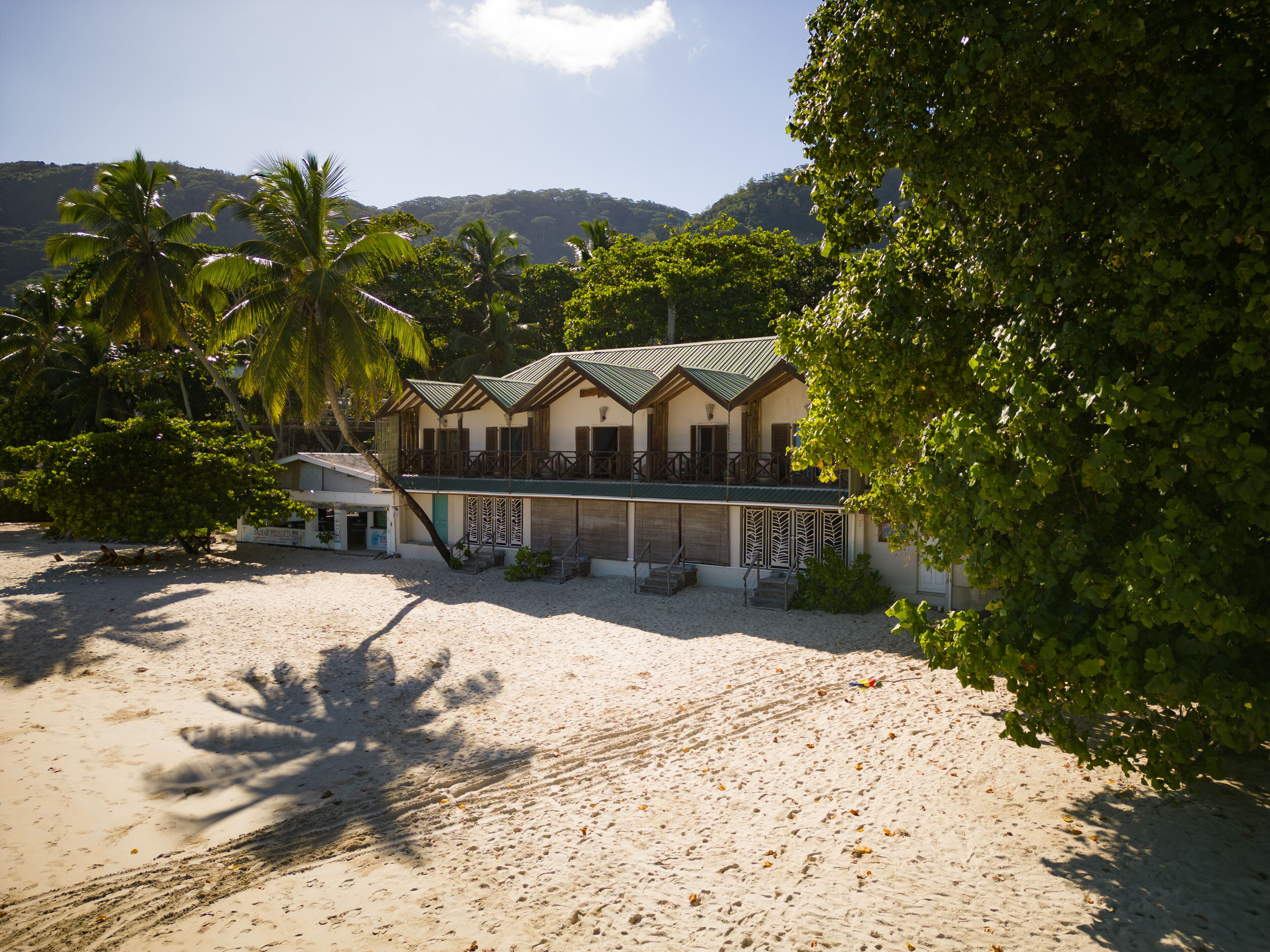 2 bedrooms, in-room safe, iron/ironing board, free wifi