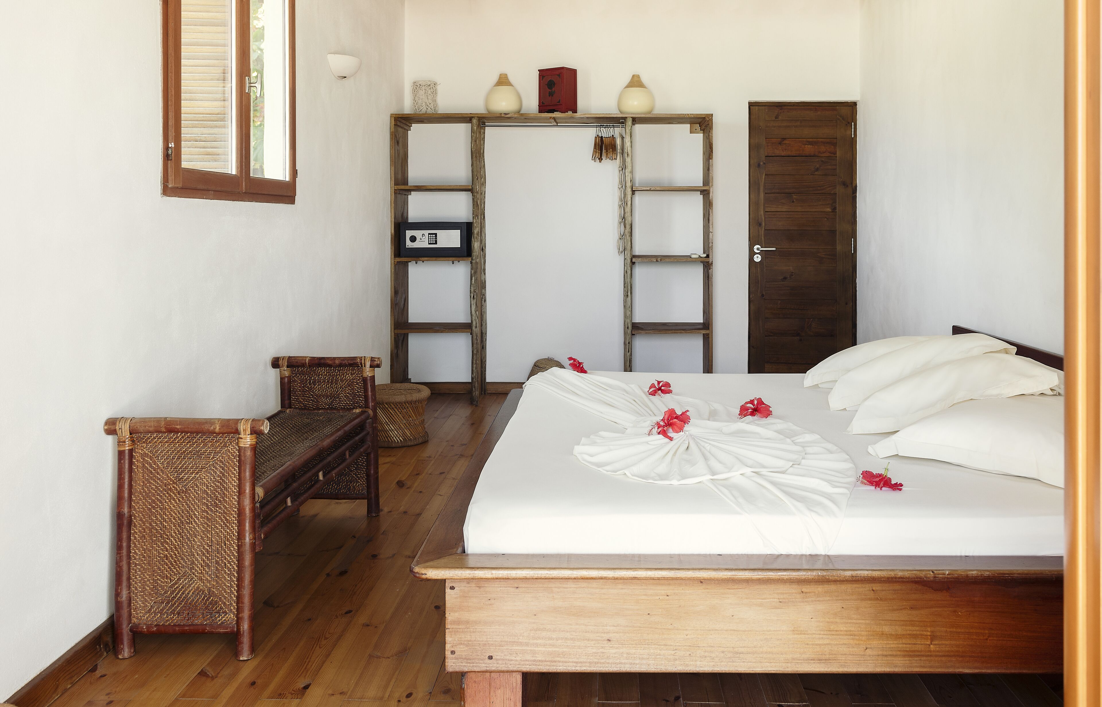 2 bedrooms, in-room safe, iron/ironing board, free wifi