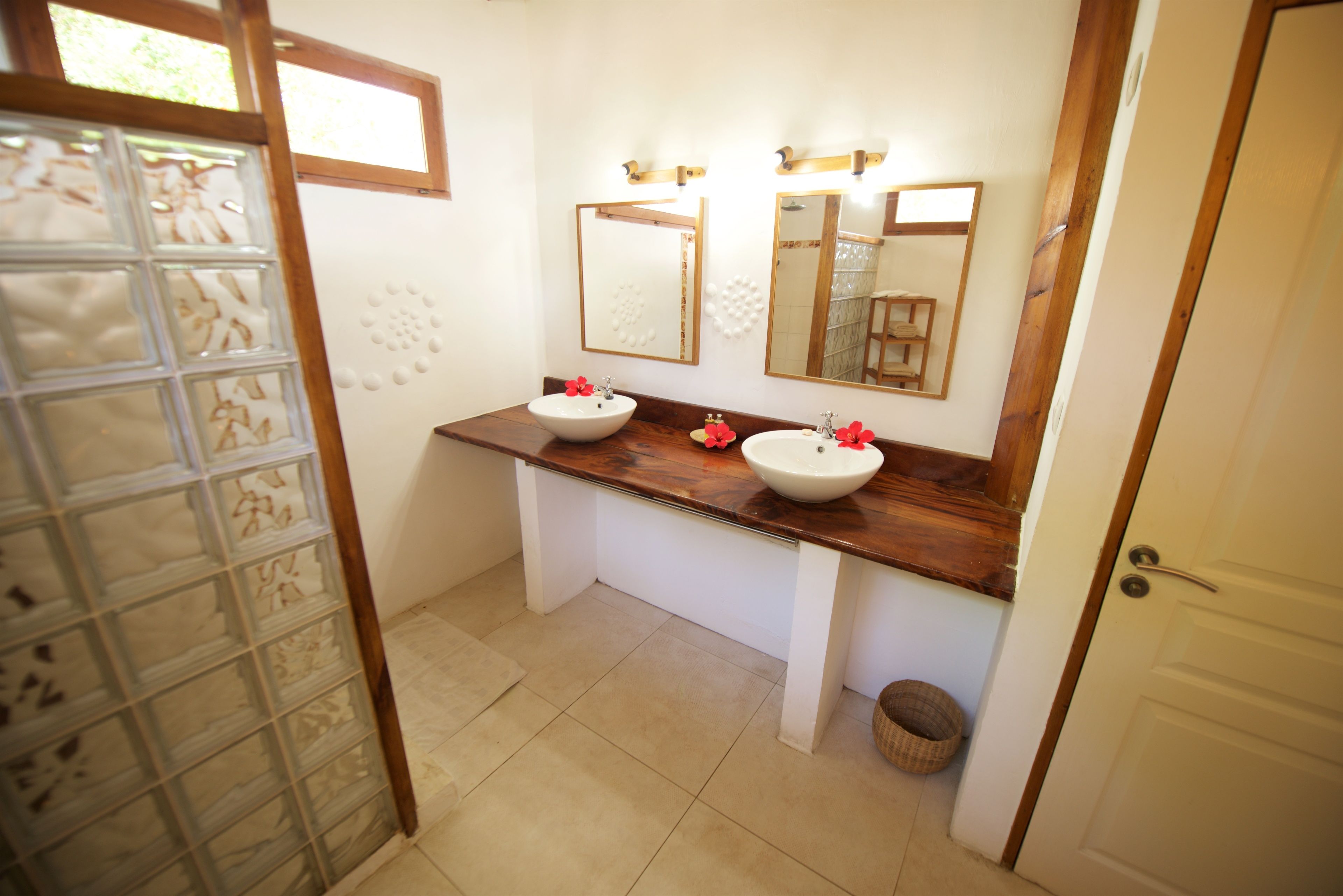 duplex, 2 bedrooms, beach view | 2 bedrooms, in-room safe, iron/ironing board, free wifi