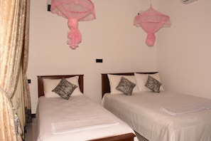 1 bedroom, desk, soundproofing, rollaway beds - Sea Zone Hotel Nilaveli (Nilaveli)