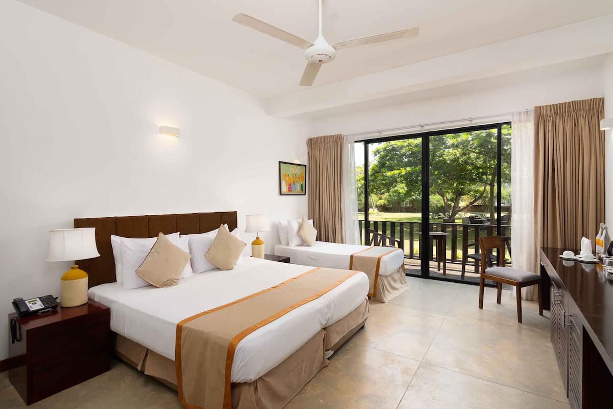 Quarto casal luxo, vista para o jardim | Frigobar, cofres nos quartos, escrivaninha, quartos à prova de som