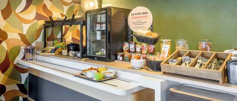 Petit déjeuner buffet servi tous les jours en supplément