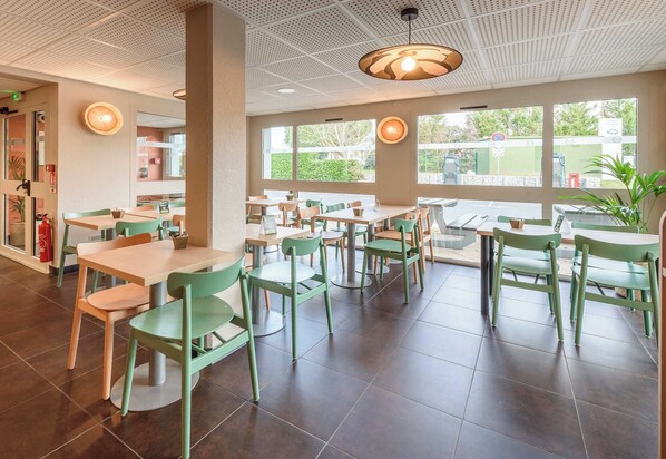 TĂ€gliches FrĂŒhstĂŒcksbuffet gegen GebĂŒhr
