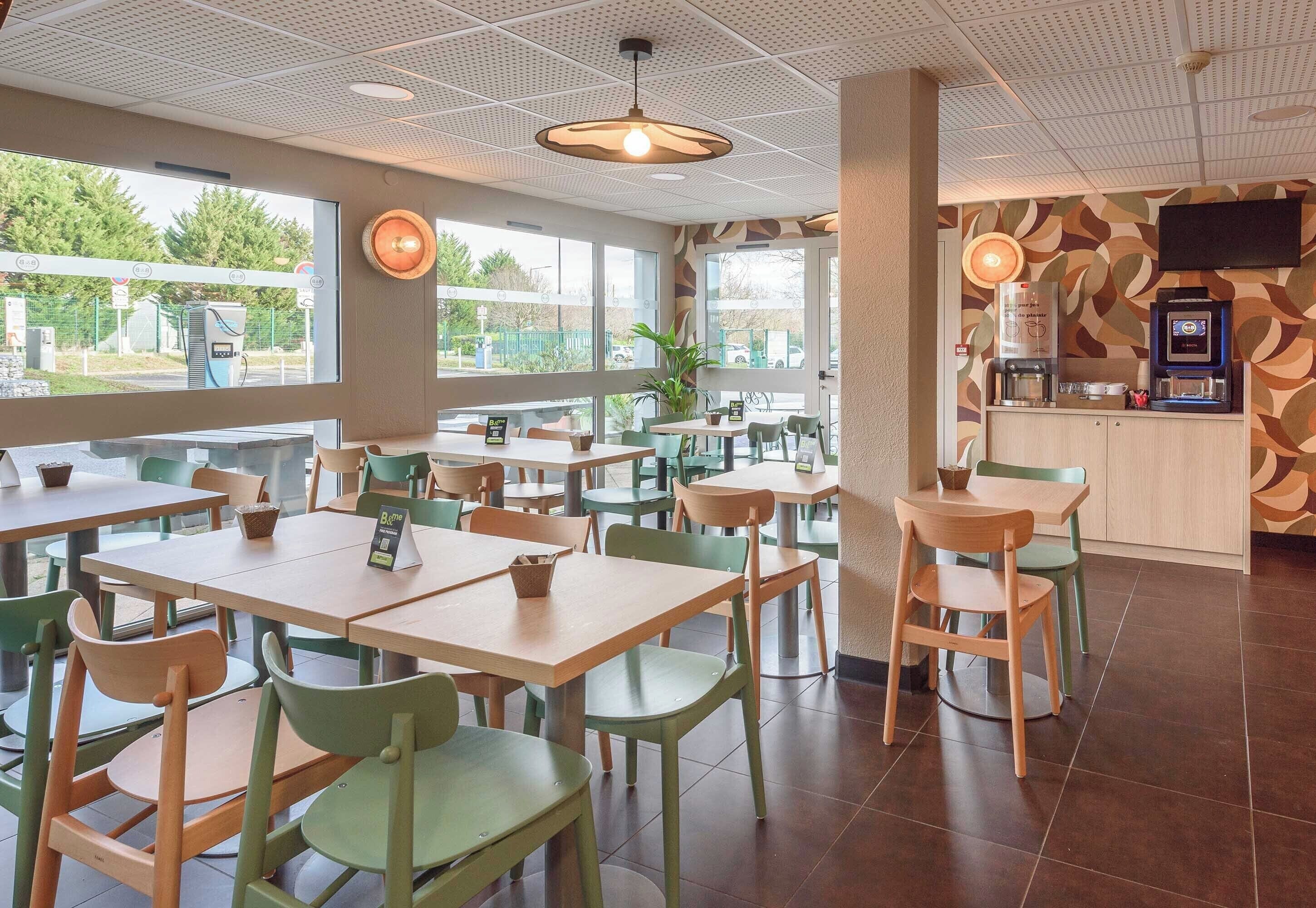 Daily buffet breakfast for a fee