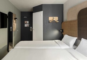 Twin Room, Non Smoking | Desk, free WiFi, bed sheets