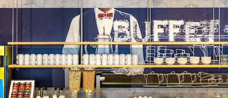 Buffet déjeuner servi tous les jours en supplément