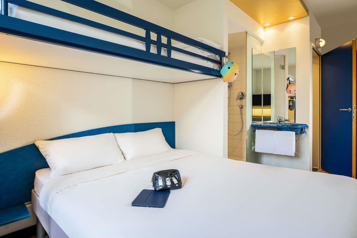 Standardværelse - 1 dobbeltseng | Skrivebord, gratis ekstra senge, gratis Wi-Fi, sengetøj