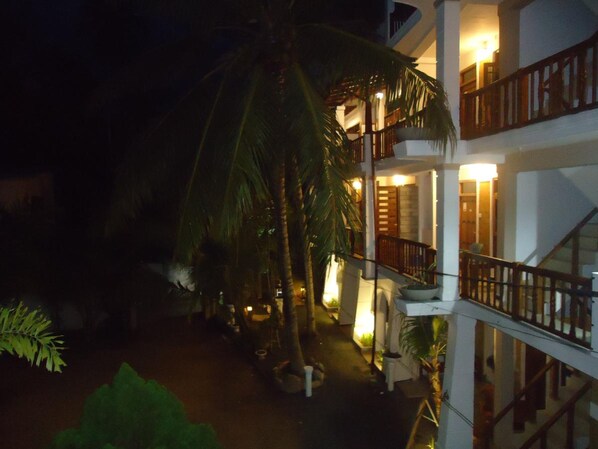 Front of property – evening/night - Sky Garden Mini Hotel (Mirissa)