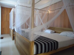 In-room safe, iron/ironing board, free WiFi, bed sheets - Sky Garden Mini Hotel (Mirissa)