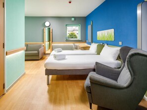 Desk, free WiFi, bed sheets - ibis budget Sheffield Arena (Sheffield)