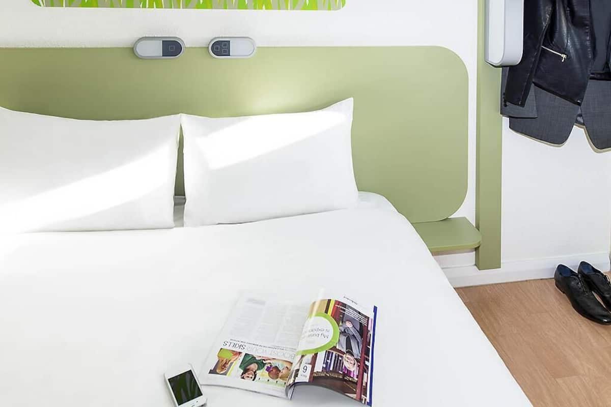 Habitación doble clásica, 1 cama matrimonial | Escritorio, wifi gratis y ropa de cama