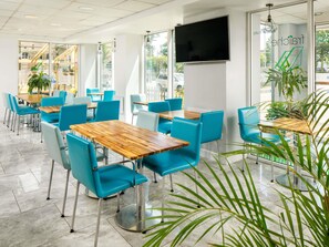 Daily continental breakfast (GBP 8.5 per person) - ibis budget Sheffield Arena (Sheffield)