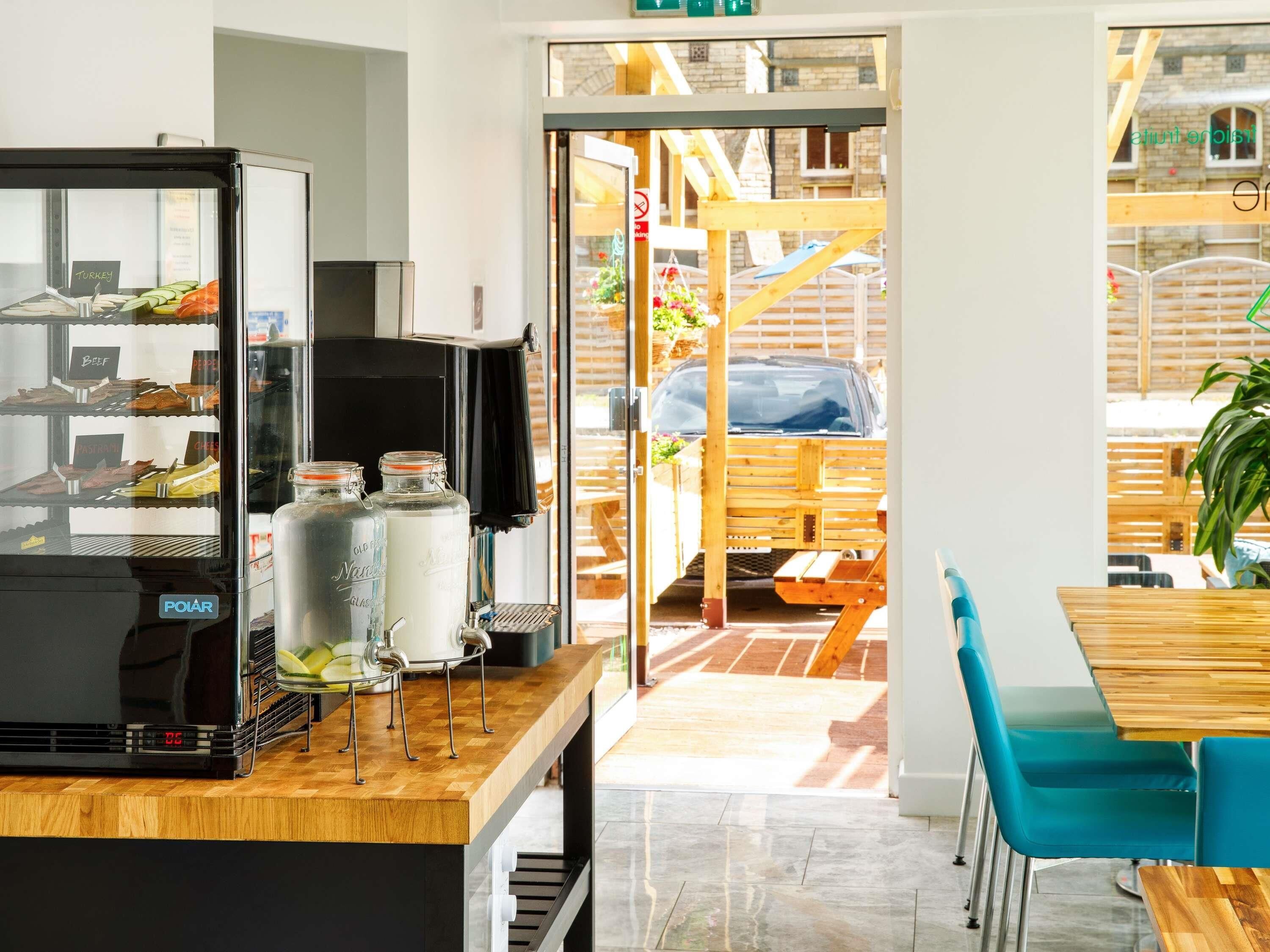 Daily buffet breakfast (GBP 8.5 per person)