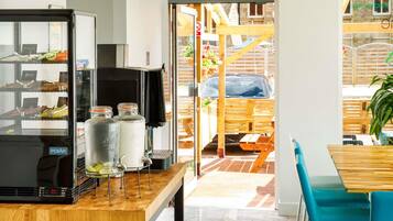 Daily buffet breakfast (GBP 8.5 per person)