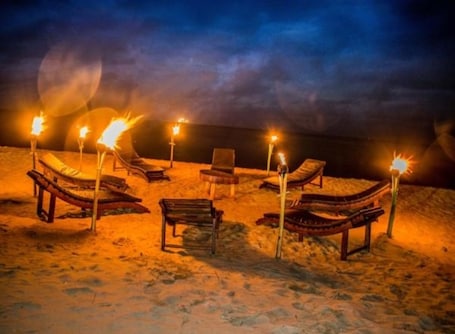 Lunch and dinner served, international cuisine