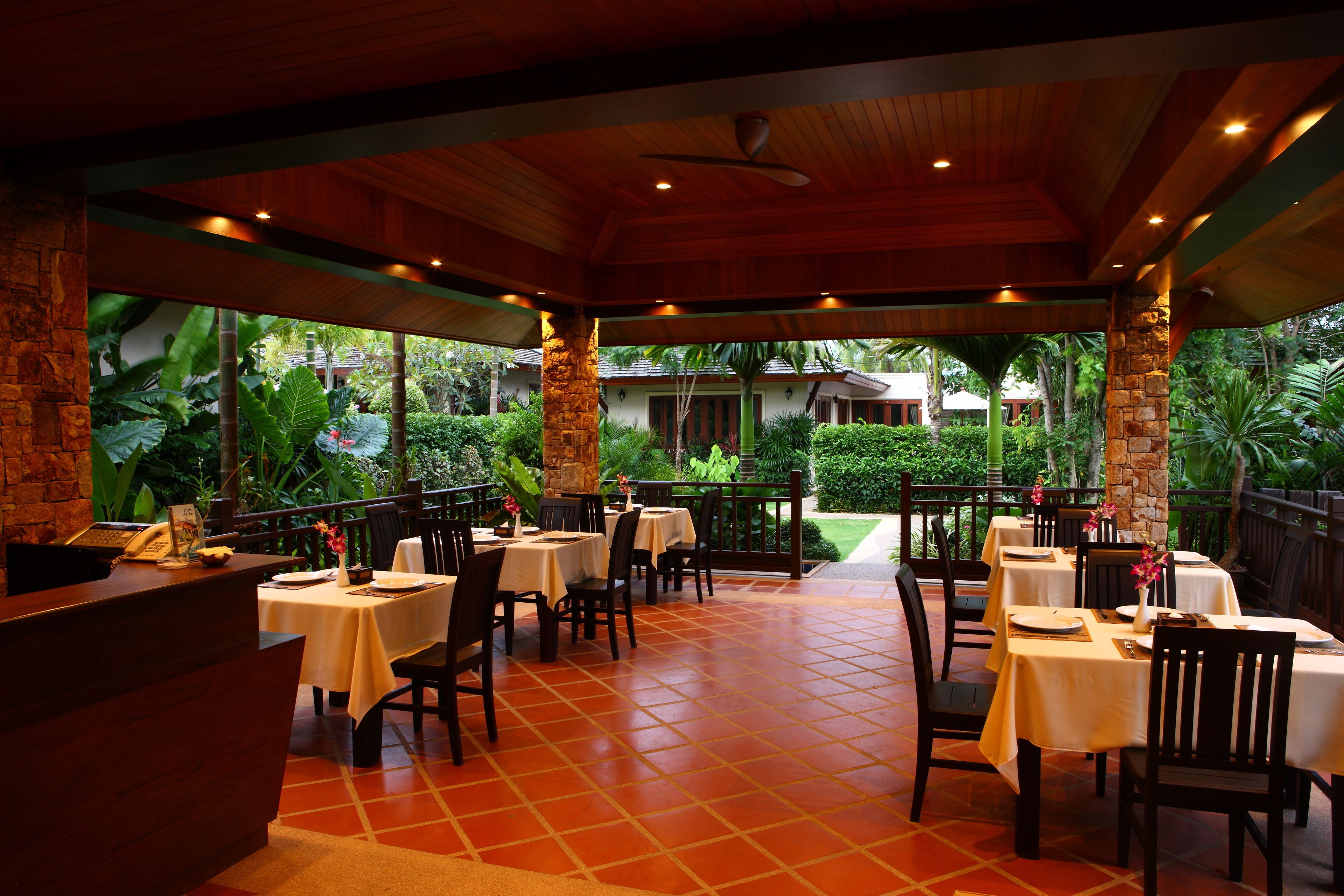 daily cooked-to-order breakfast for a fee