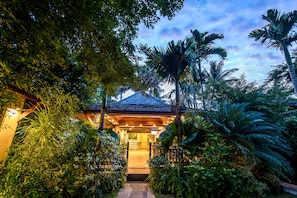 Entrada al alojamiento