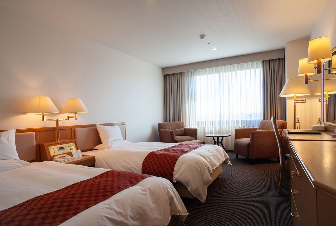 Premium bedding, in-room safe, desk, iron/ironing board