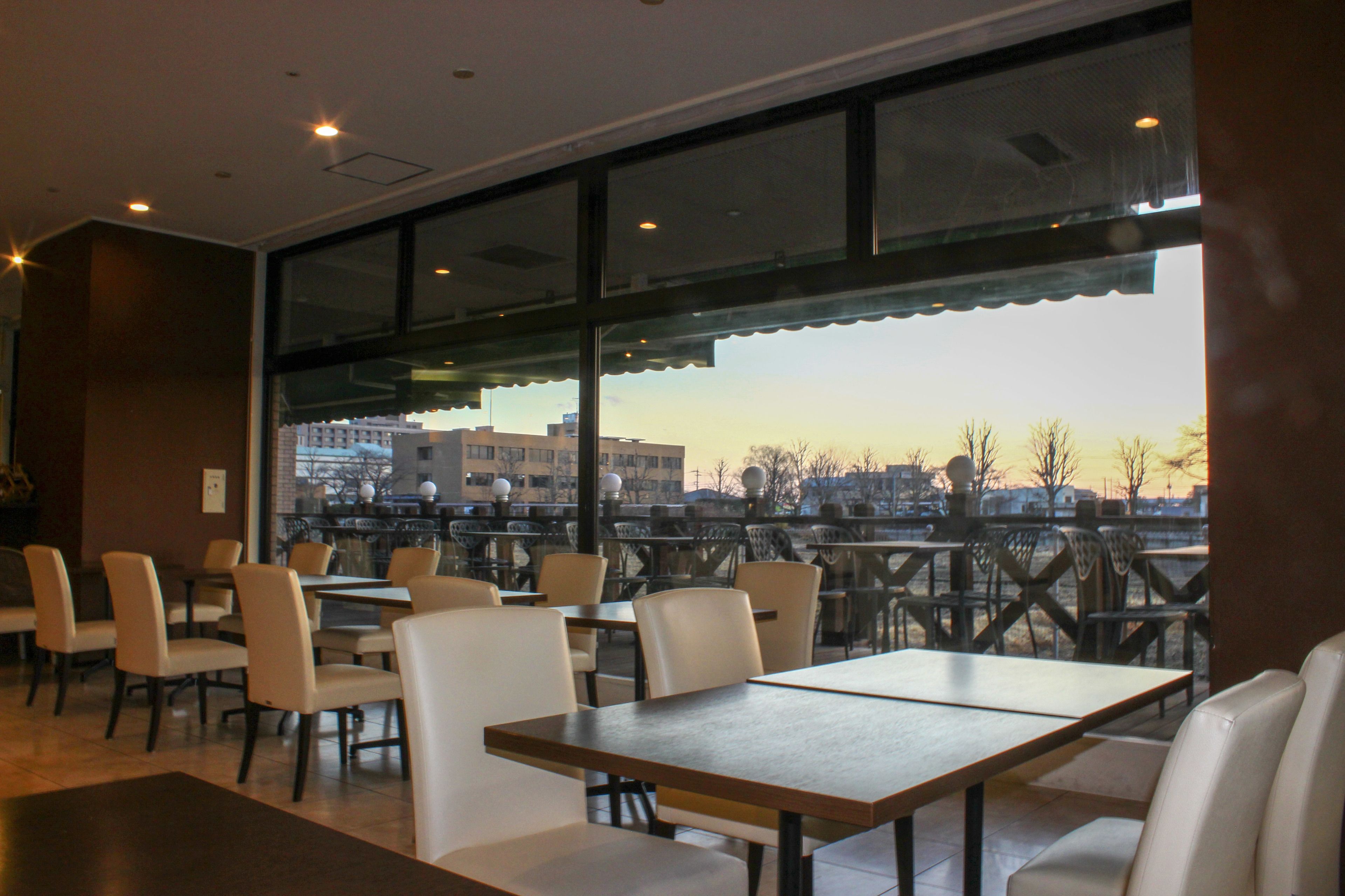 daily buffet breakfast (jpy 2200 per person)