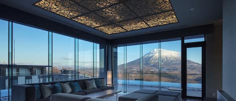 Penthouse, 5 Bedrooms, Mountain View | Living room